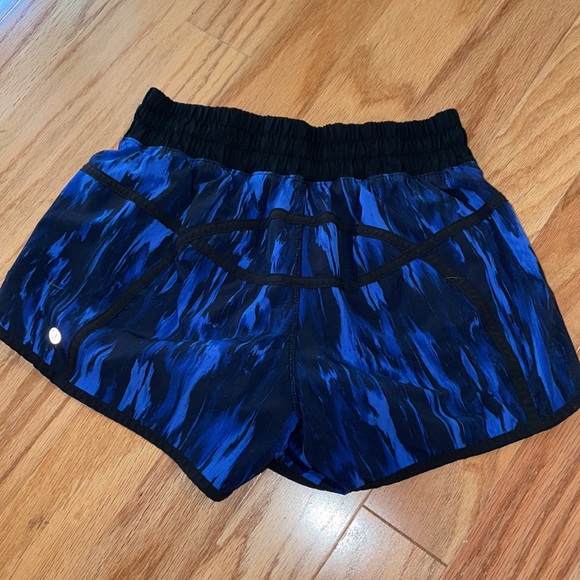 LULULEMON SHORTS 👟 - Picture 3 of 3